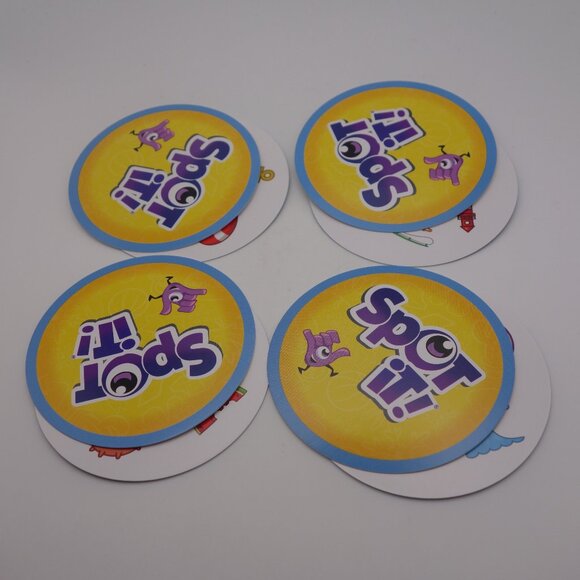 McDonald's 2025 Spot It! Plage Game with Box - Picture 11 of 16